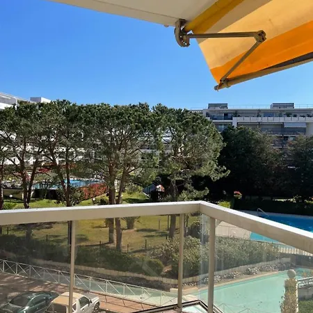 Bord De Avec Piscine Apartment